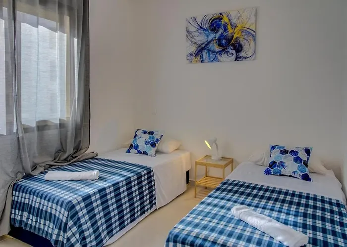 Chic & Cozy Sea View Apartment